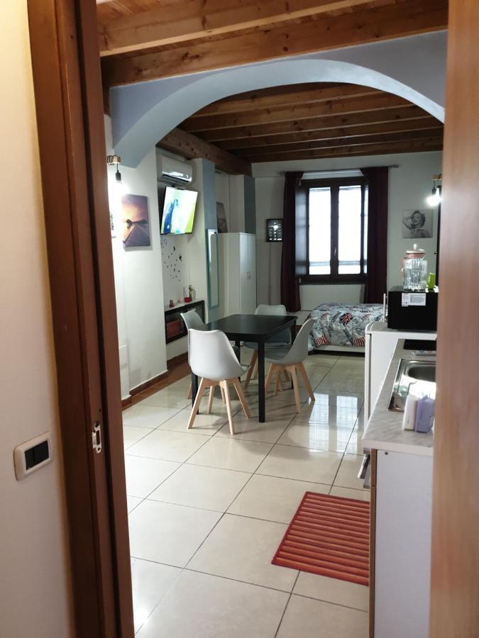 Ferienwohnung Romeo2 Somma Lombardo Exterior foto